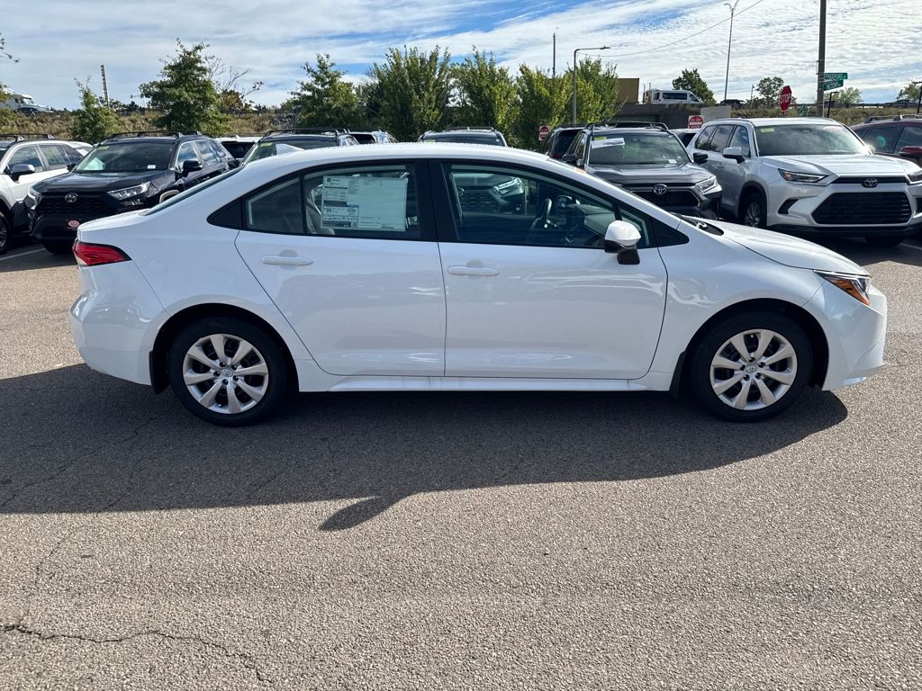 2025 Toyota Corolla LE photo 8