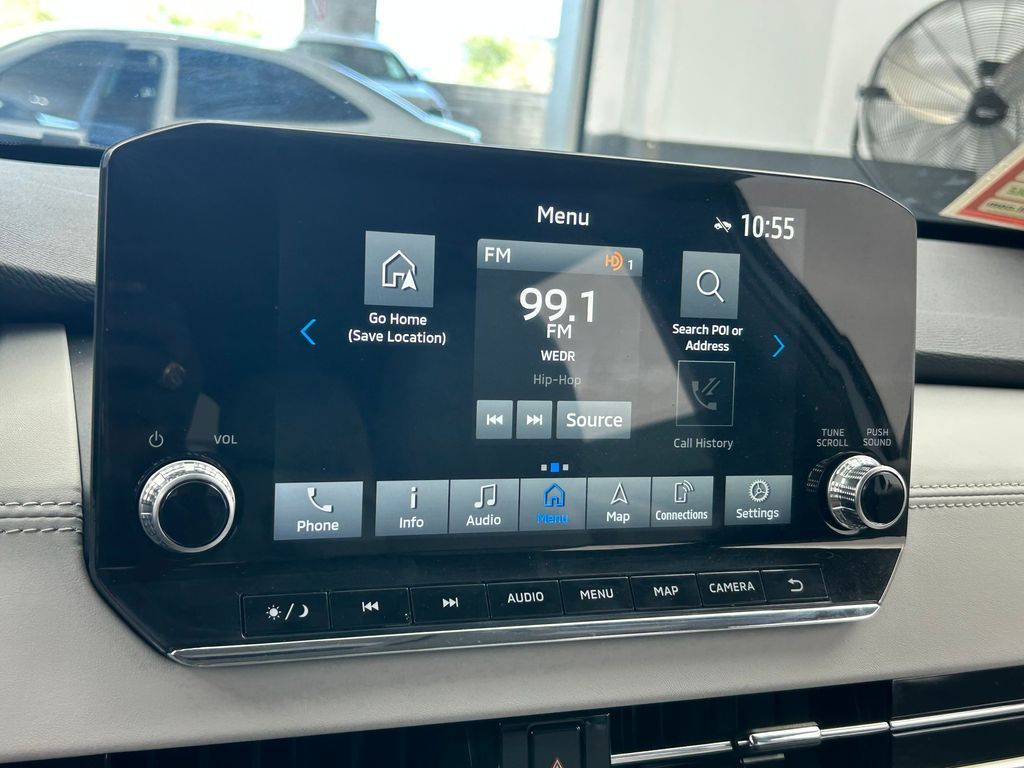 Used 2022 White Diamond Mitsubishi SEL image 20