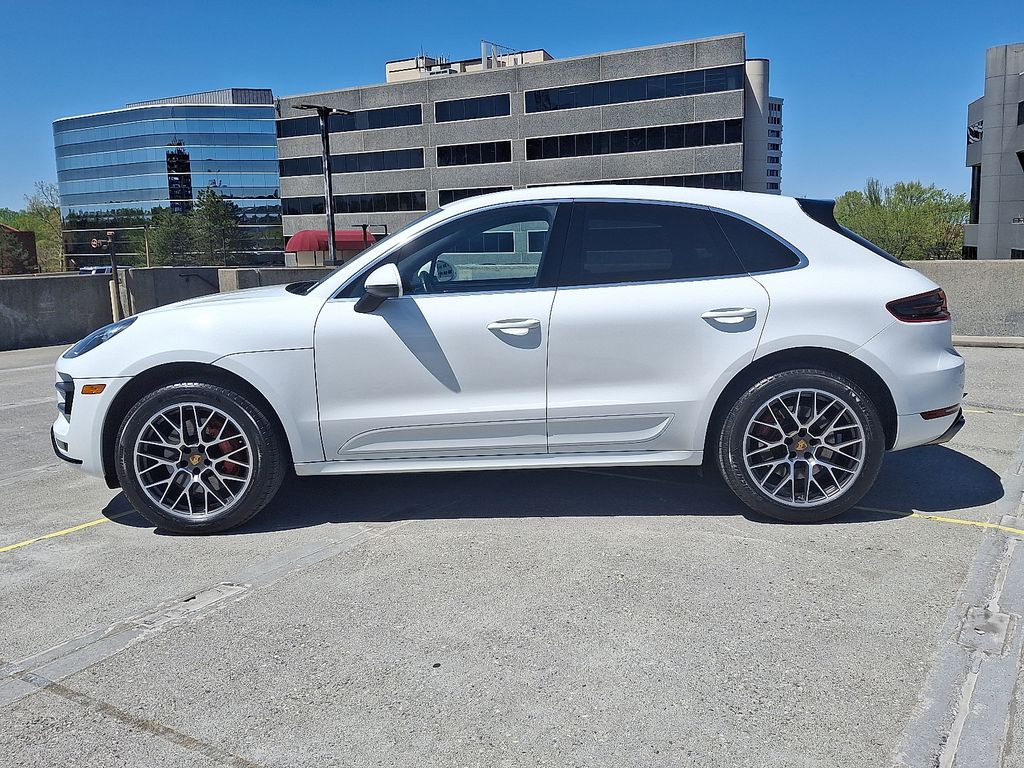 2015 Porsche Macan Turbo 11
