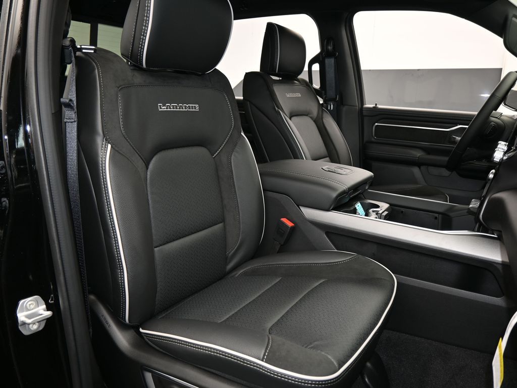 New 2026 Diamond Black Crystal Pearlcoat Ram Laramie image 42
