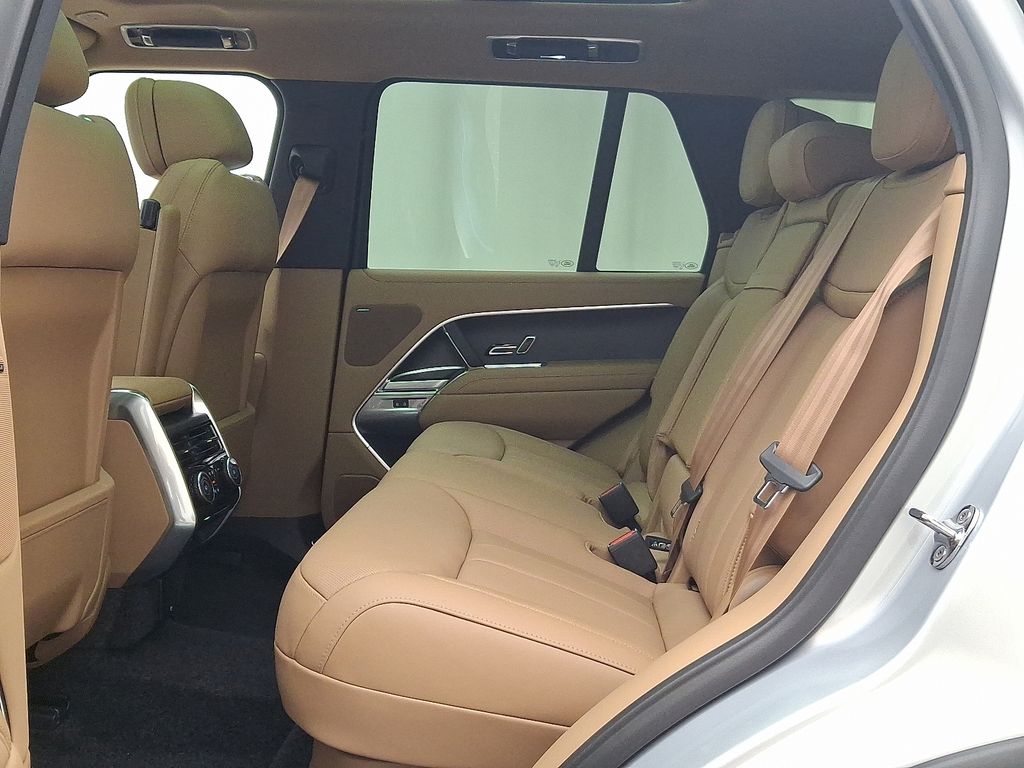 Thumbnail: 2025 Land Rover Range Rover - 6
