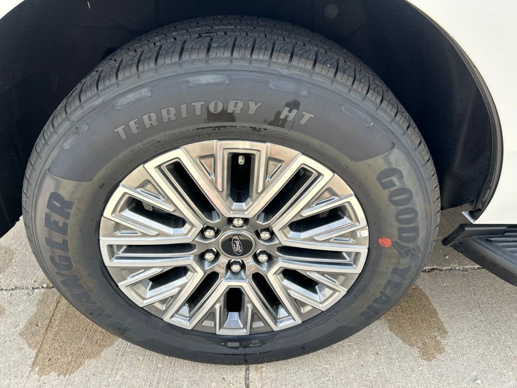 Used 2025 Ford Expedition SUV