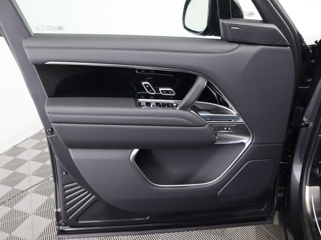 Thumbnail: 2025 Land Rover Range Rover - 25