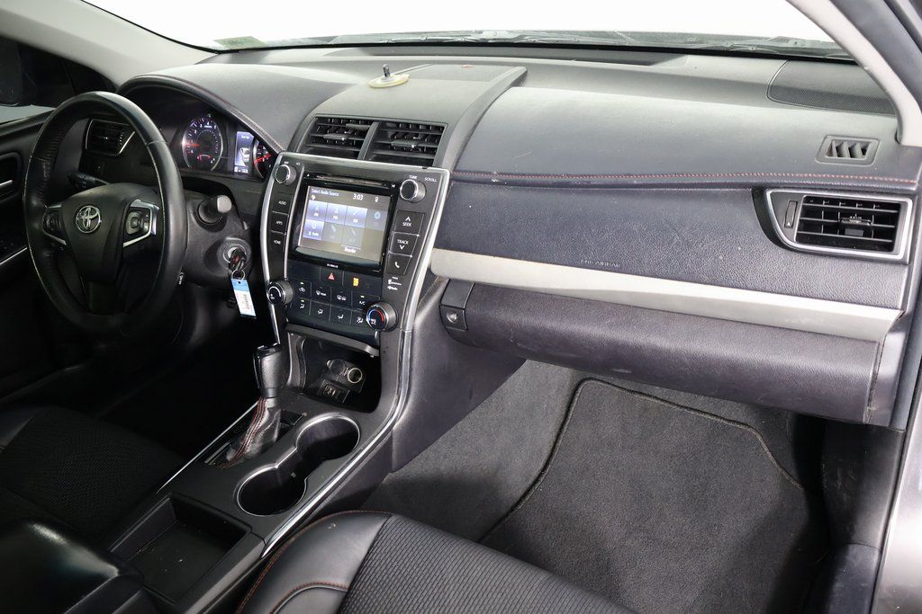 Thumbnail: 2017 Toyota Camry - 9