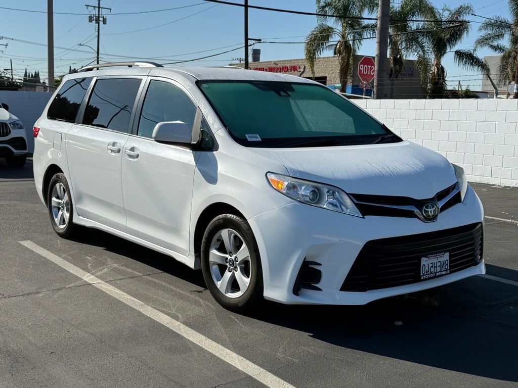 2018 Toyota Sienna LE 7-Passenger FWD with Auto-Access Seat