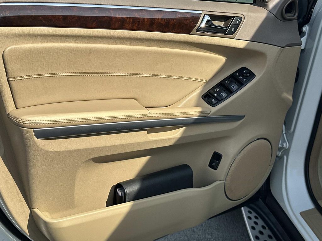 Thumbnail: 2012 Mercedes-Benz GL-Class - 17