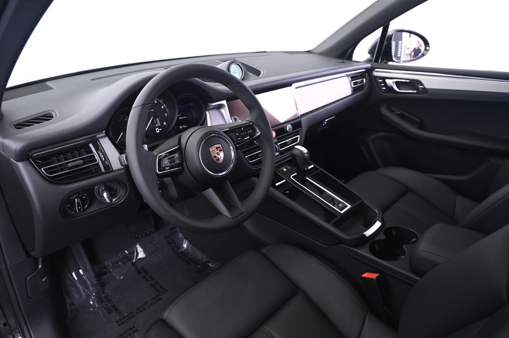 Thumbnail: 2025 Porsche Macan - 28
