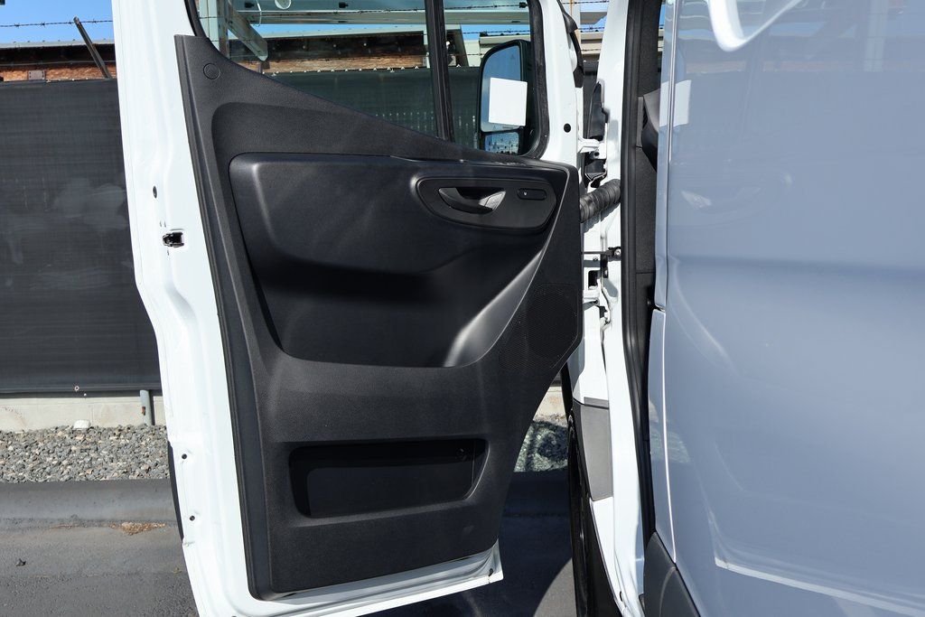 Thumbnail: 2025 Mercedes-Benz Sprinter - 6
