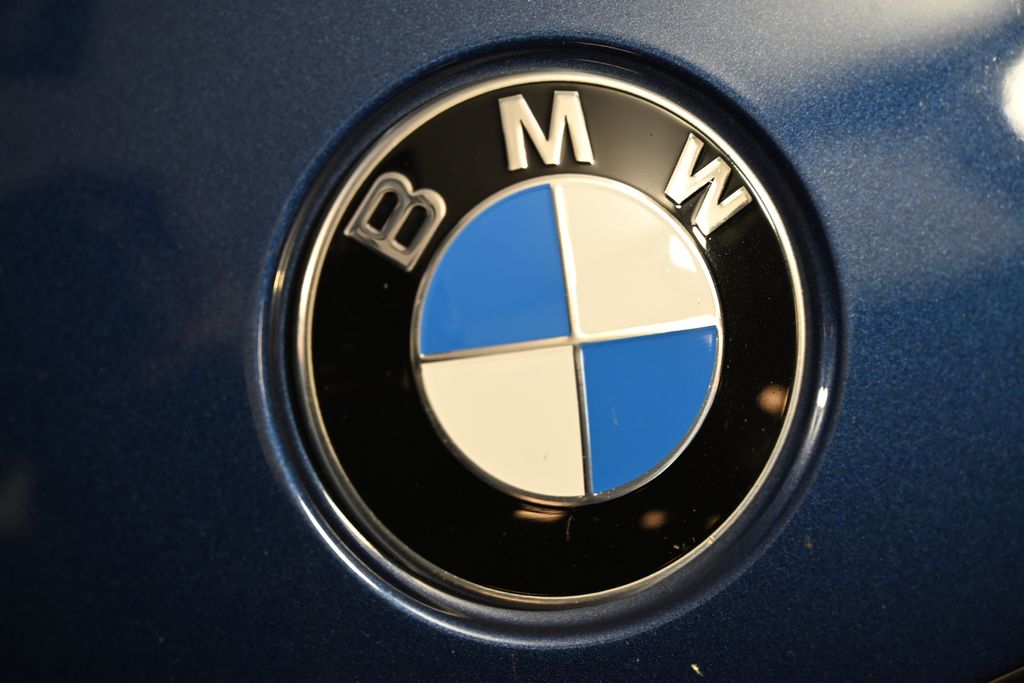 Thumbnail: 2024 BMW 3 Series - 13