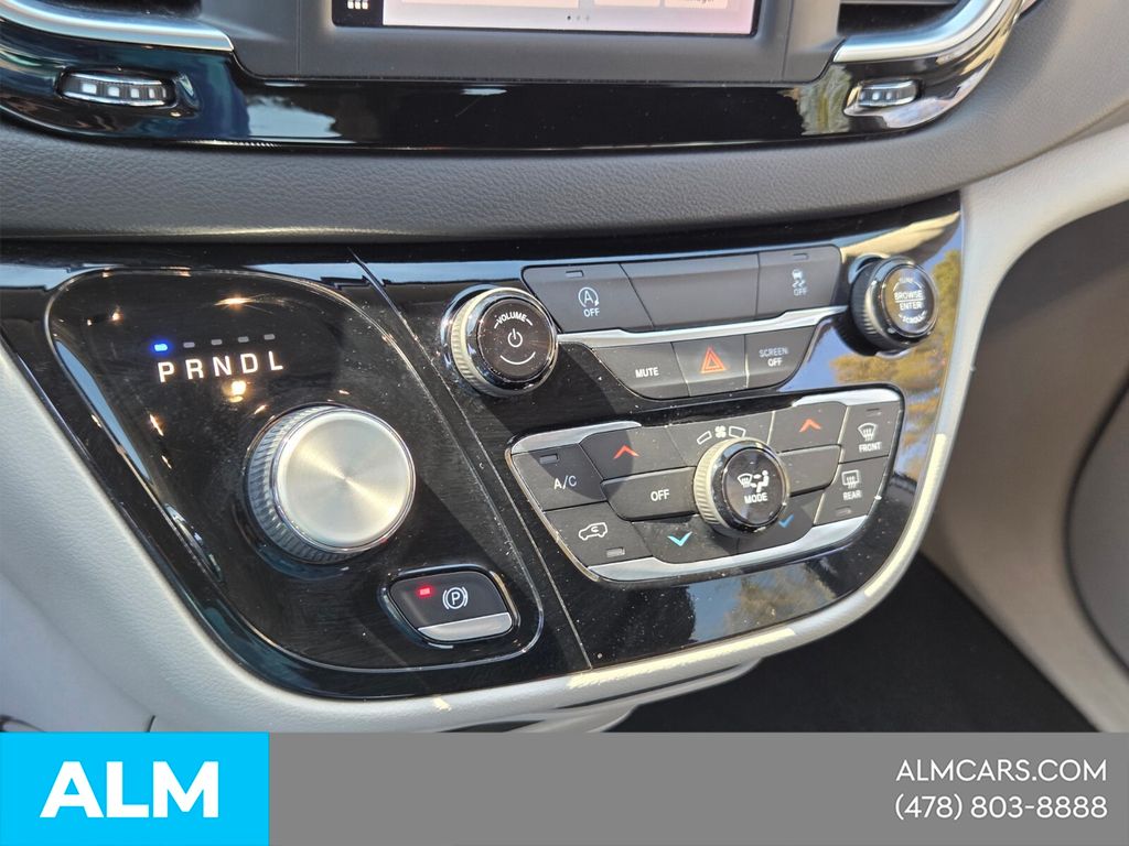 Used 2022 White Chrysler LX image 21