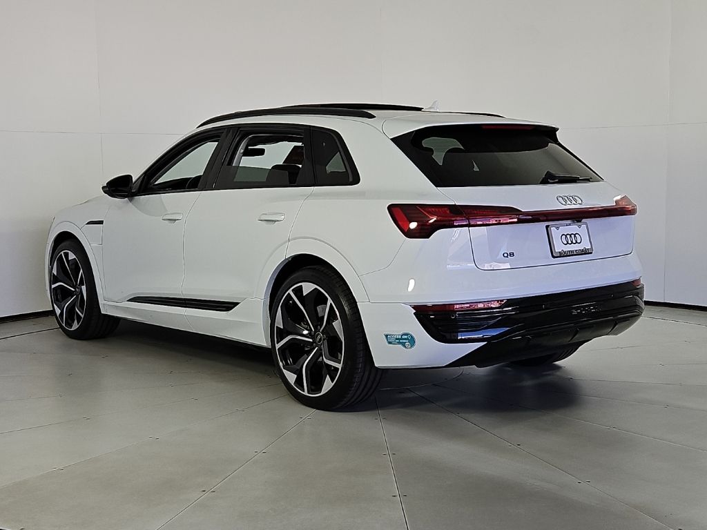 Thumbnail: 2024 Audi Q8 e-tron - 10