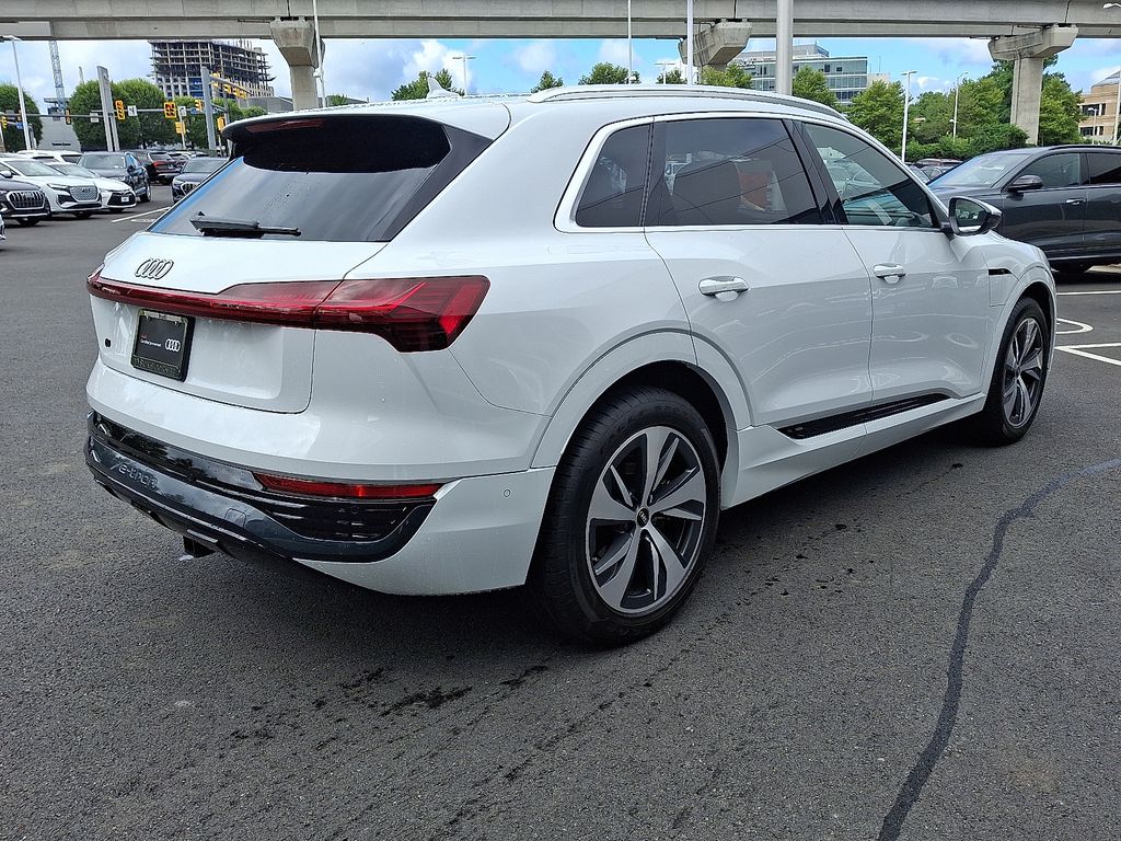 Thumbnail: 2024 Audi Q8 e-tron - 4