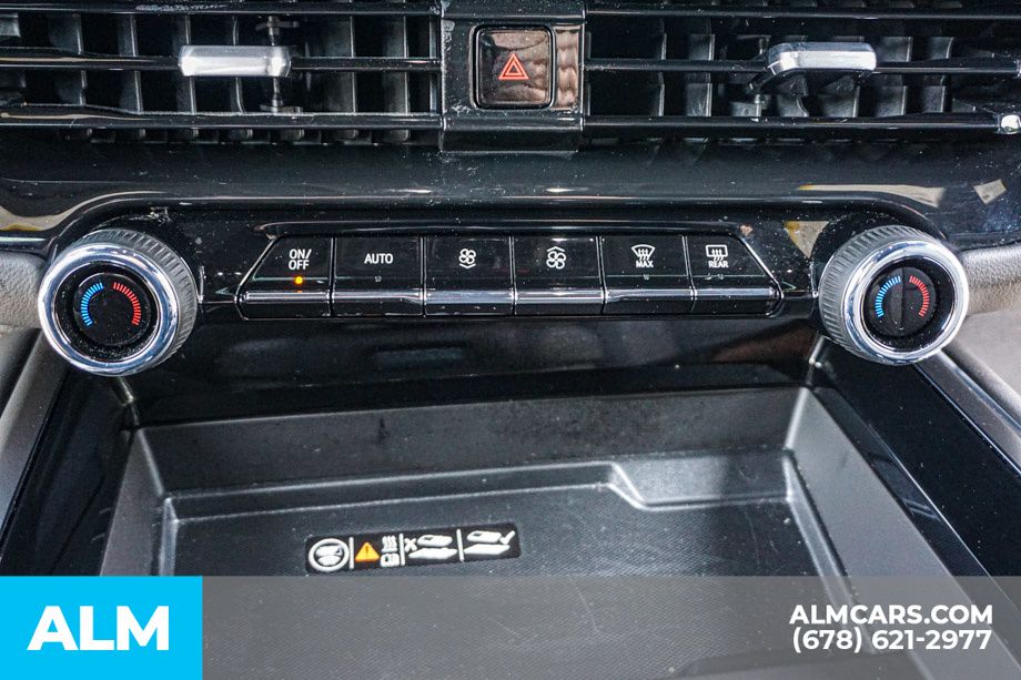 Used 2025 Black Chevrolet Z71 image 44