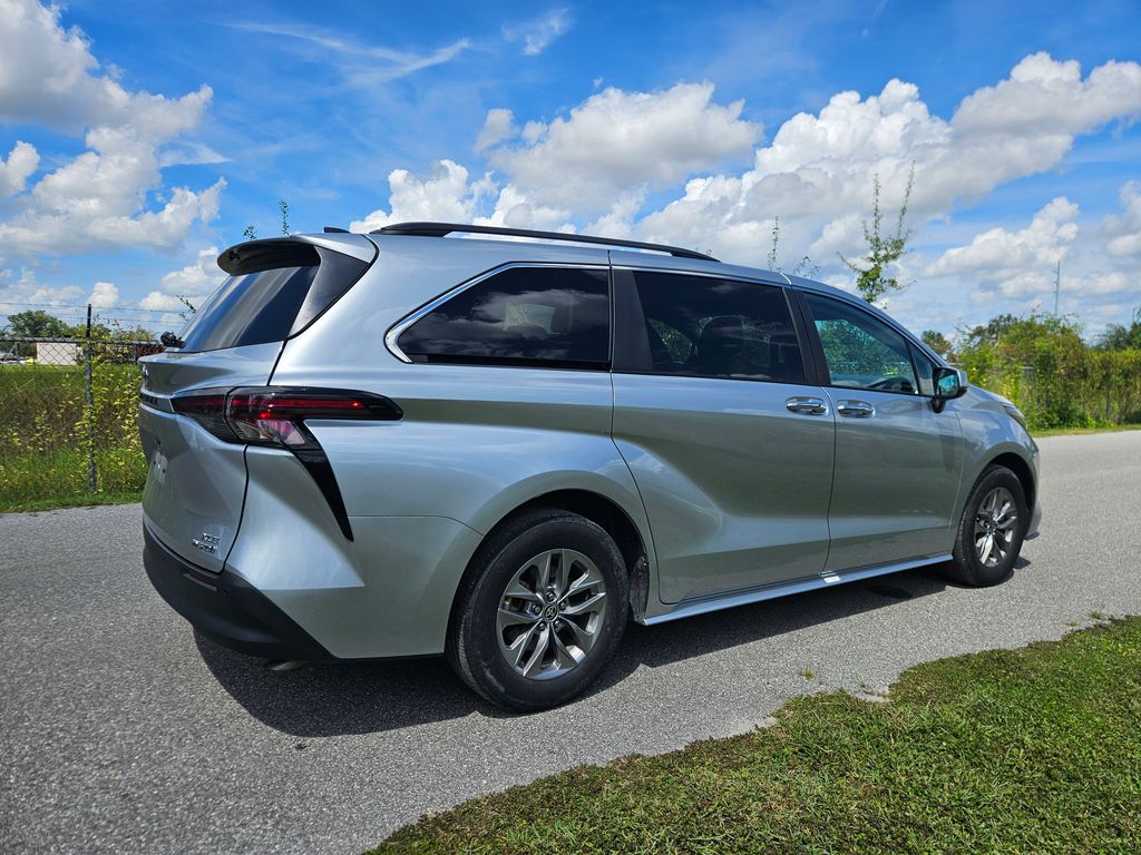 Thumbnail: 2024 Toyota Sienna - 5