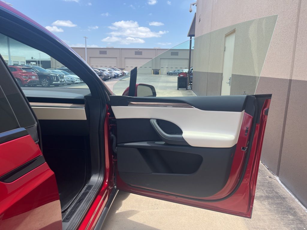 2024 Tesla Model X  32