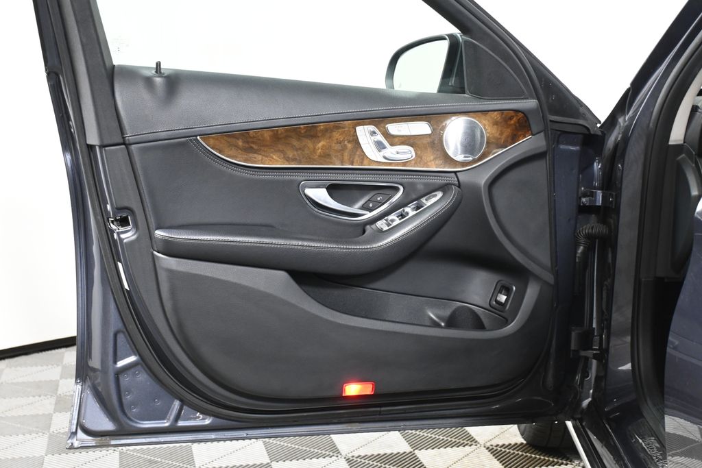 2015 Mercedes-Benz C-Class C 300 29