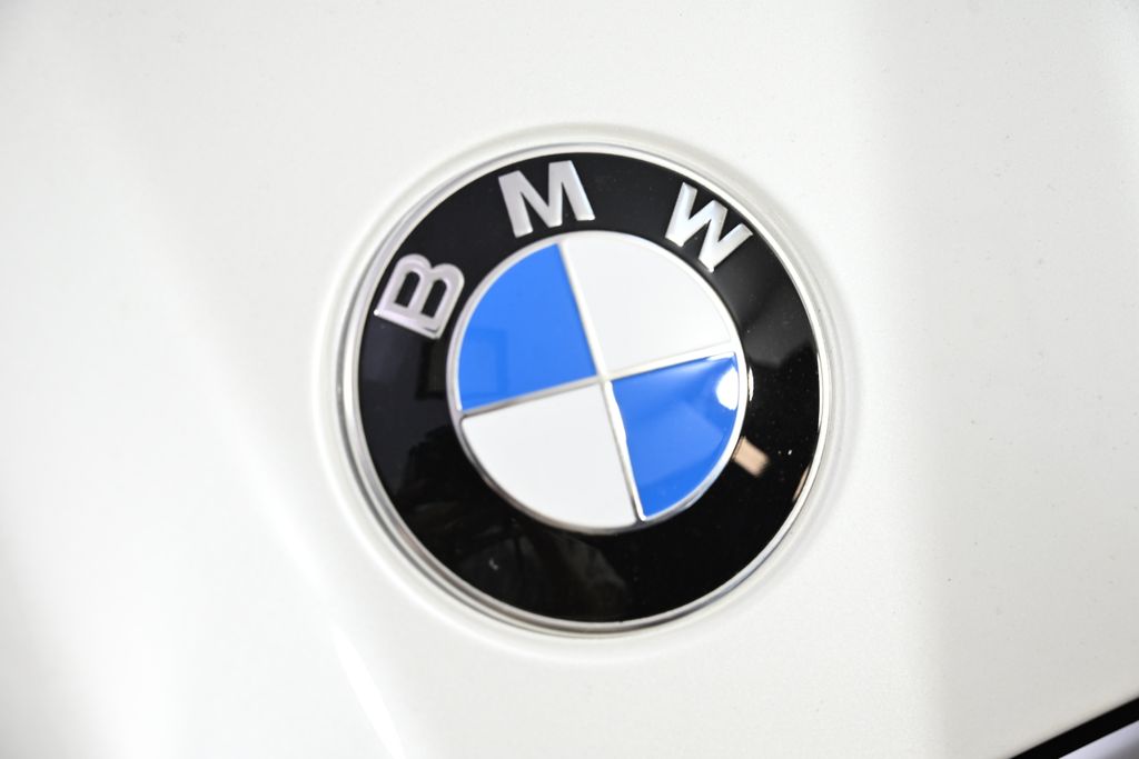 Thumbnail: 2026 BMW 5 Series - 12