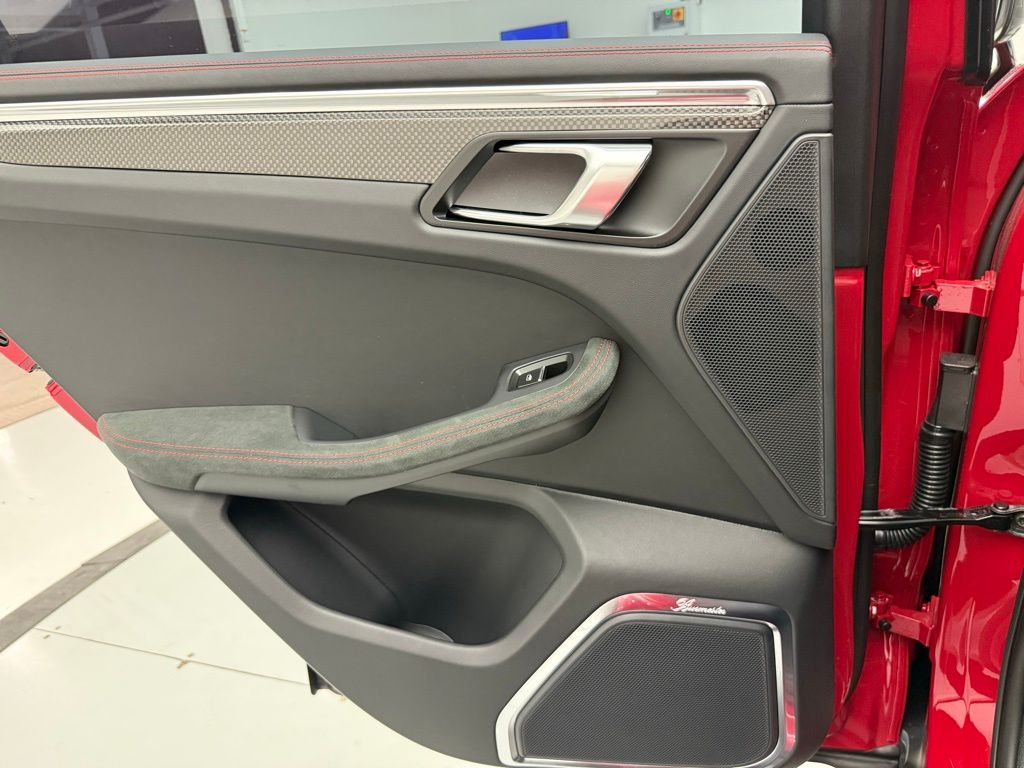 Thumbnail: 2026 Porsche Macan - 27