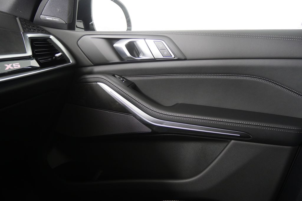 Thumbnail: 2026 BMW X5 - 27