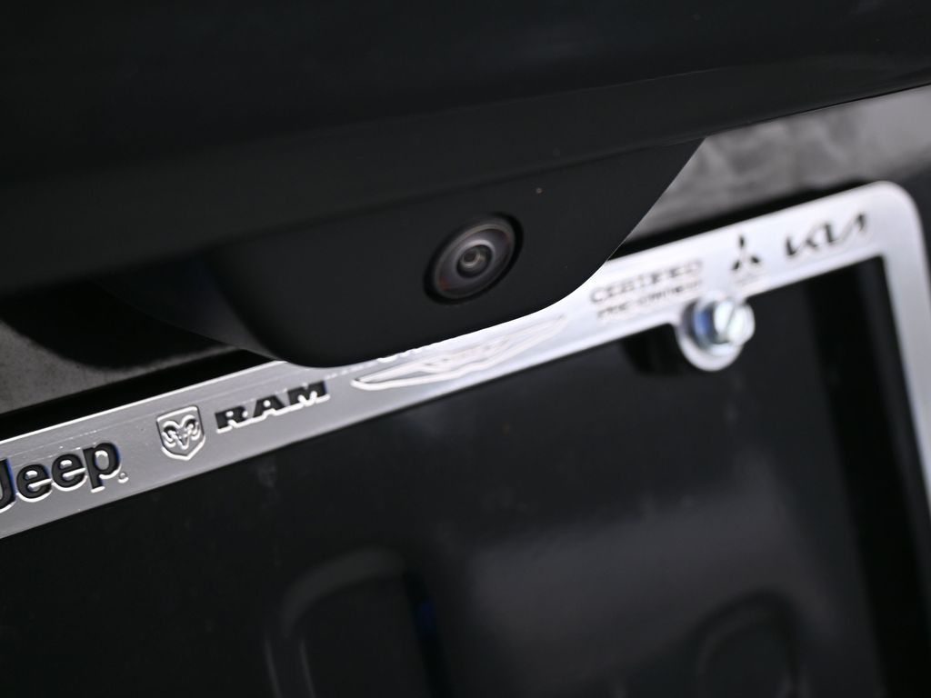 Used 2025 Diamond Black Crystal Pearlcoat Jeep Laredo image 39
