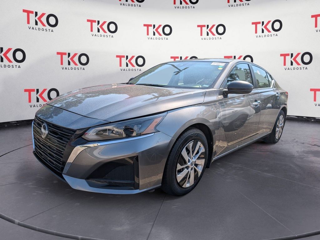 Used 2024 Nissan Altima Sedan