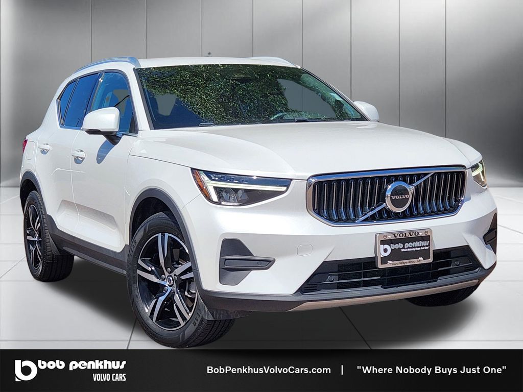 2024 Volvo XC40 B5 Core