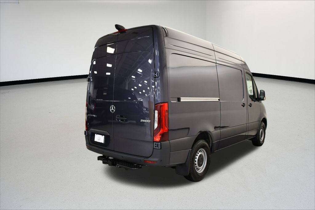 Thumbnail: 2025 Mercedes-Benz Sprinter - 6