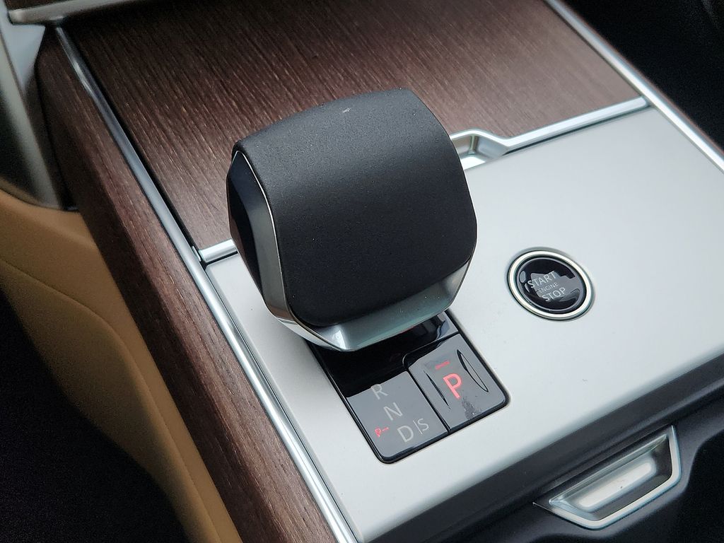 Thumbnail: 2026 Land Rover Range Rover - 7