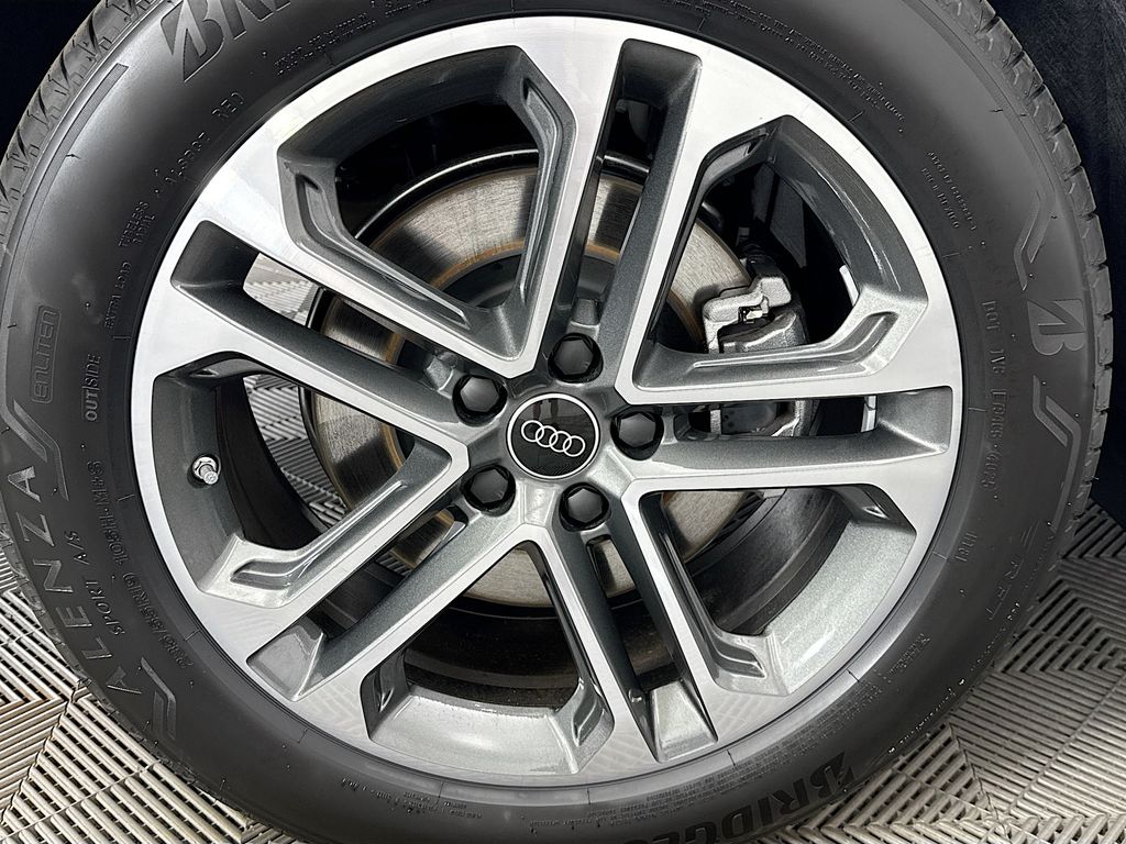 Thumbnail: 2025 Audi Q5 - 32