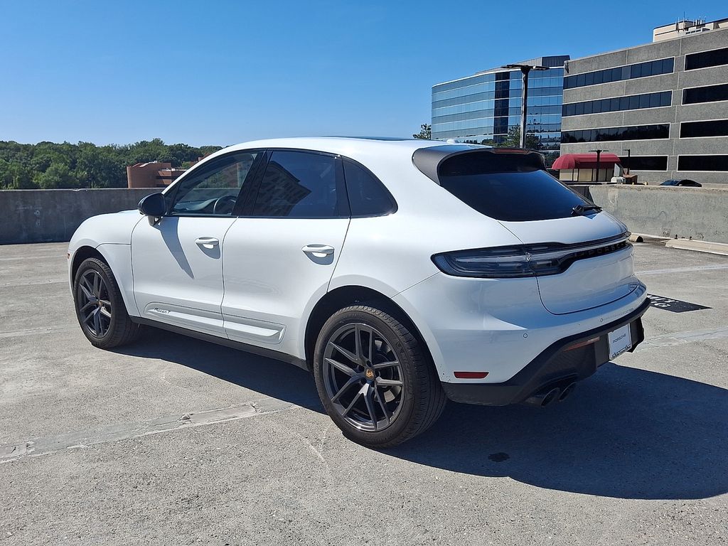 Thumbnail: 2023 Porsche Macan - 3