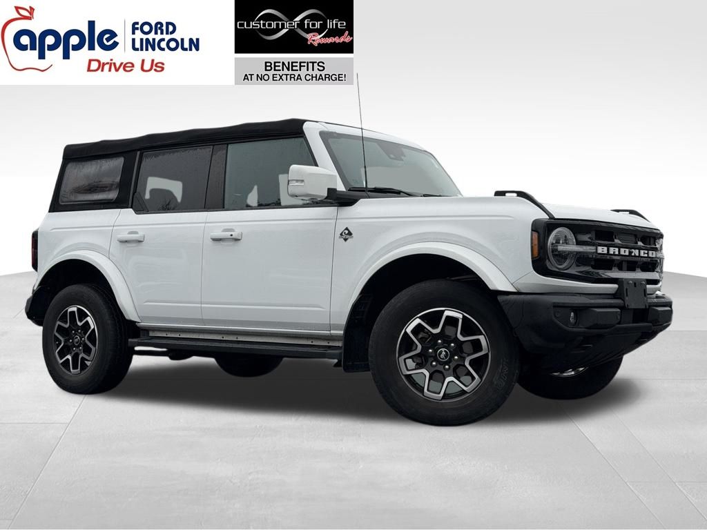 Oxford White 2022 Ford Bronco Outer Banks Advanced 4-Door 4WD SUV / Crossover Four-Wheel Drive Automatic