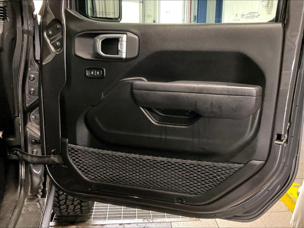 2024 Jeep Wrangler — photo 12
