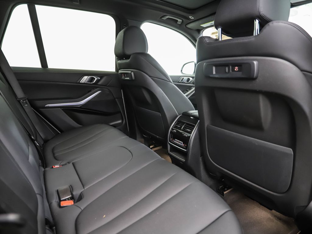 Thumbnail: 2022 BMW X5 - 25