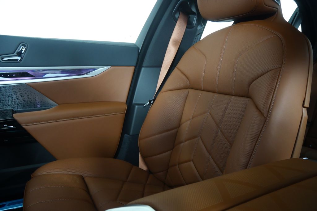 Thumbnail: 2026 BMW 7 Series - 24