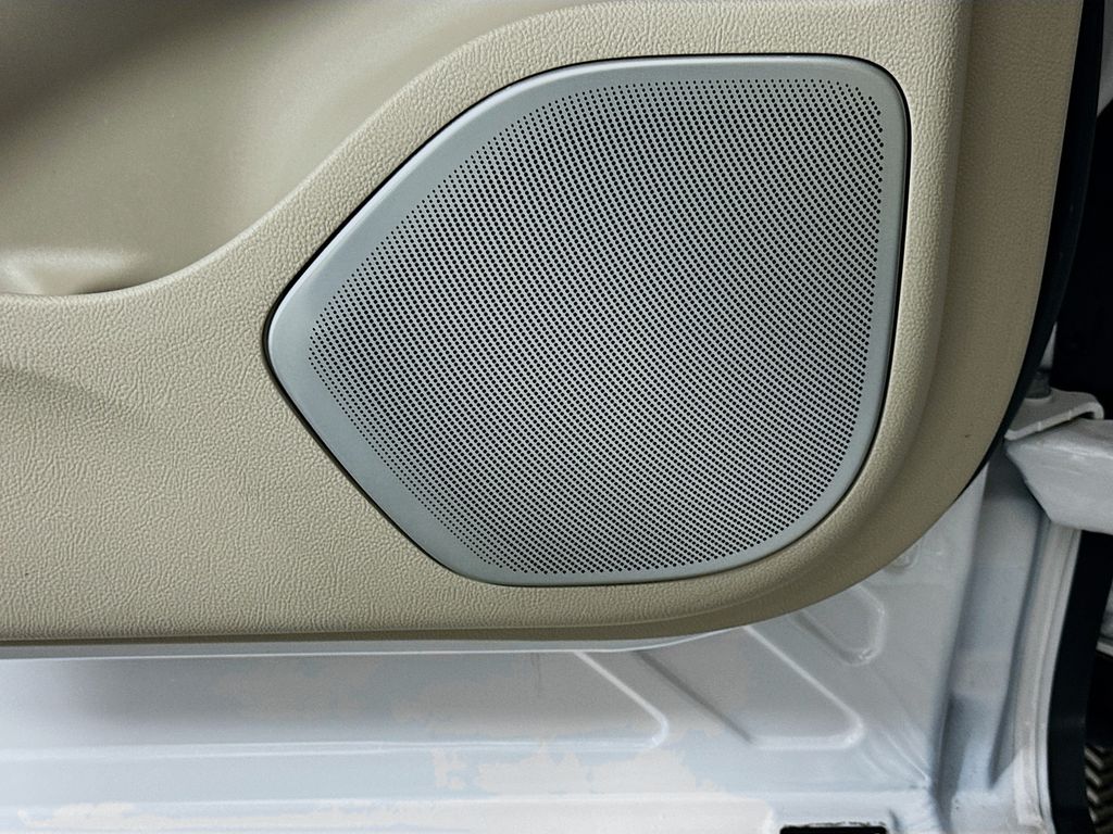 Thumbnail: 2019 Lincoln Nautilus - 19