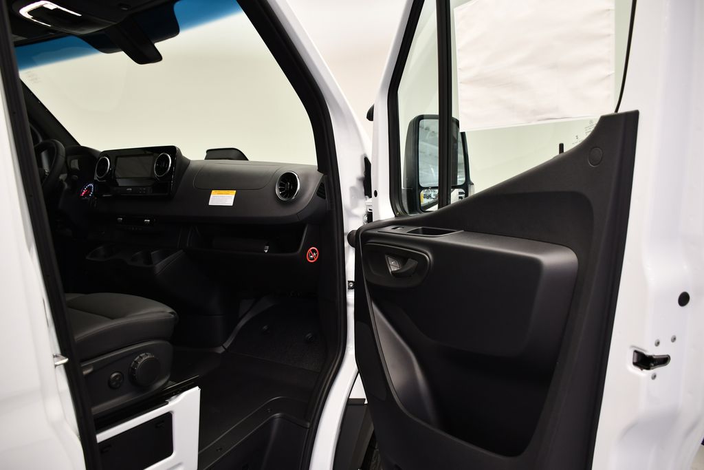 Thumbnail: 2025 Mercedes-Benz Sprinter - 29