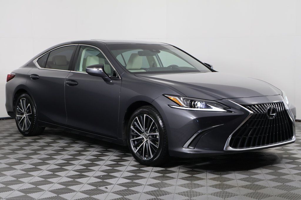 Thumbnail: 2022 Lexus ES - 3