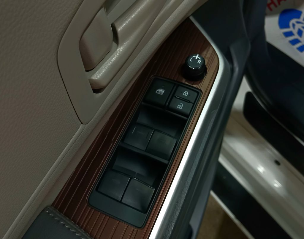 2023 Toyota Sienna LE