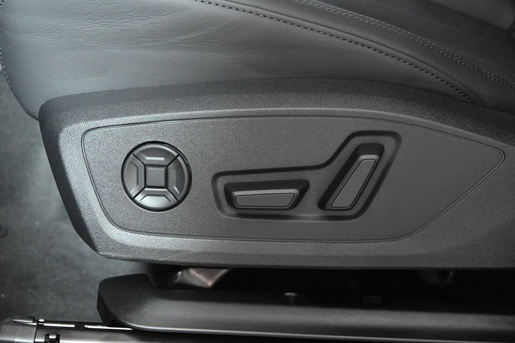 Thumbnail: 2025 Audi Q3 - 26