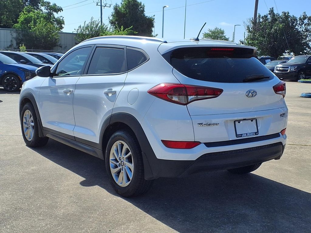 2016 Hyundai Tucson SE White at Baytown Hyundai
