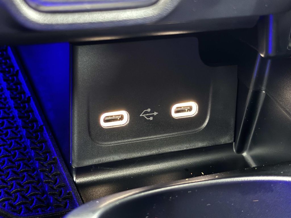 Thumbnail: 2025 Mercedes-Benz C-Class - 27