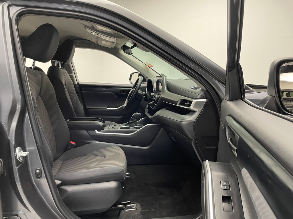 2023 Toyota Highlander XSE 17