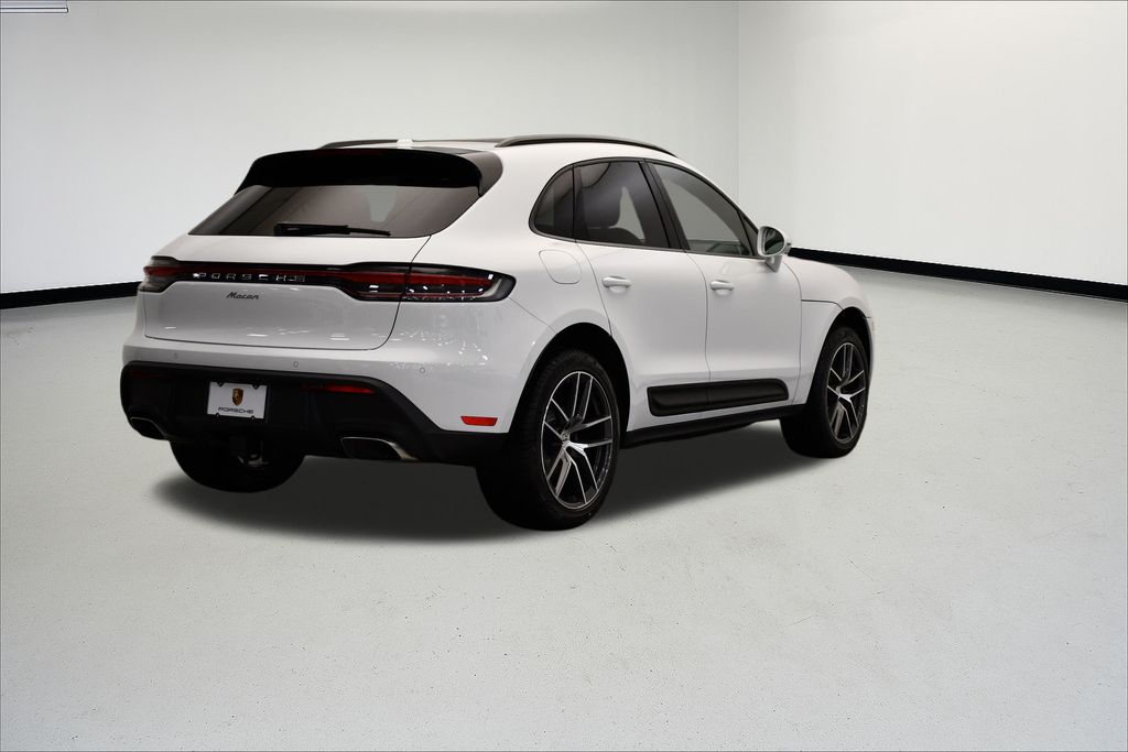 Thumbnail: 2025 Porsche Macan - 5