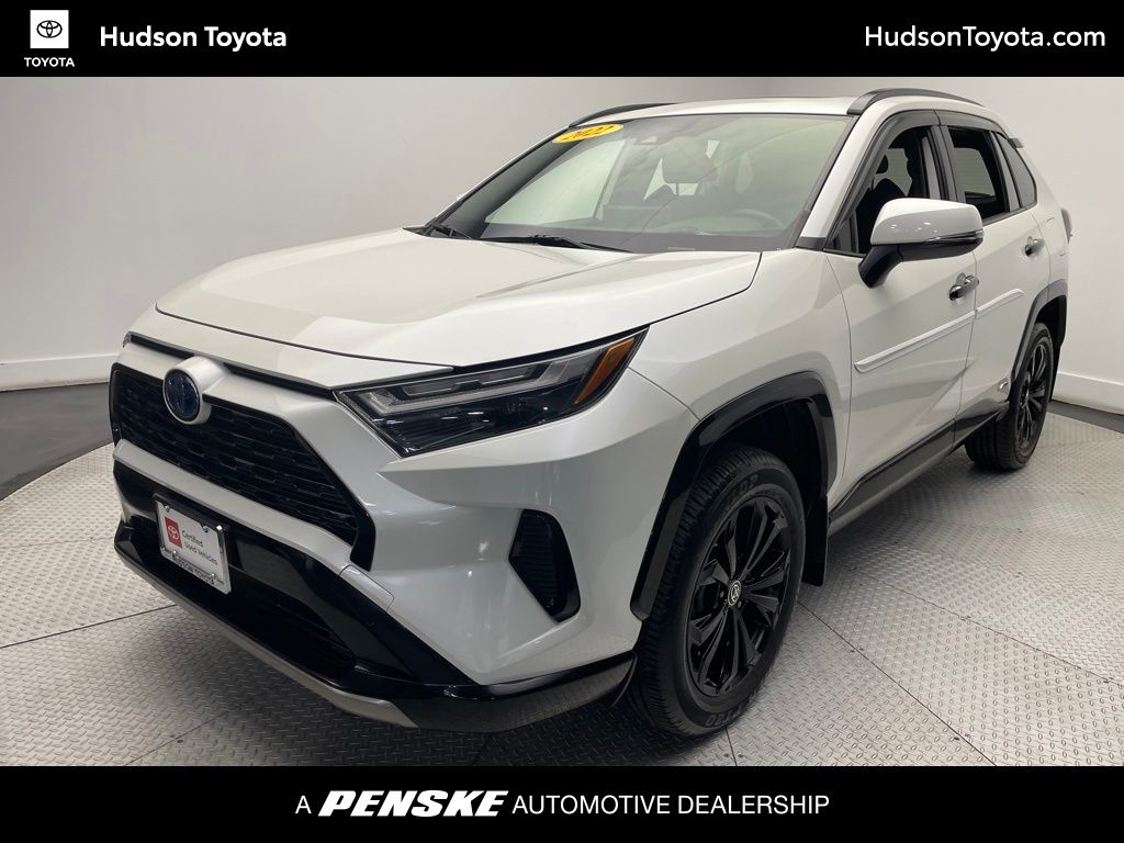 2022 Toyota RAV4 SE Hero Image