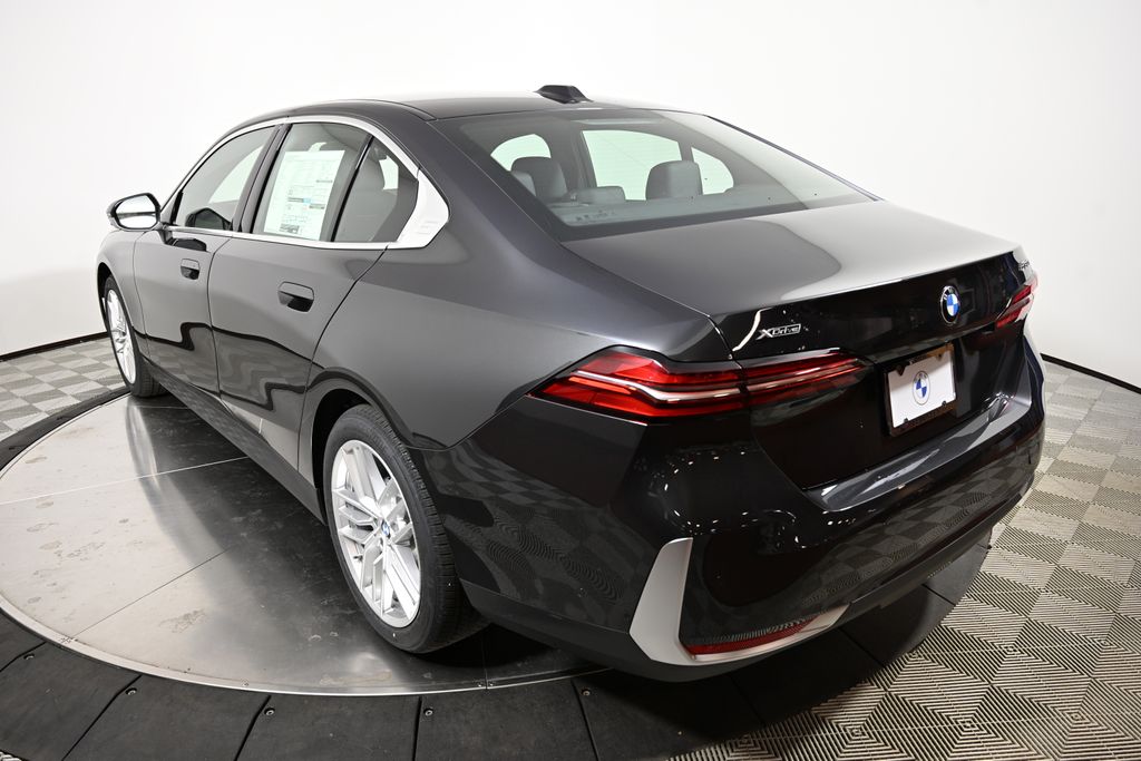 Thumbnail: 2025 BMW 5 Series - 3