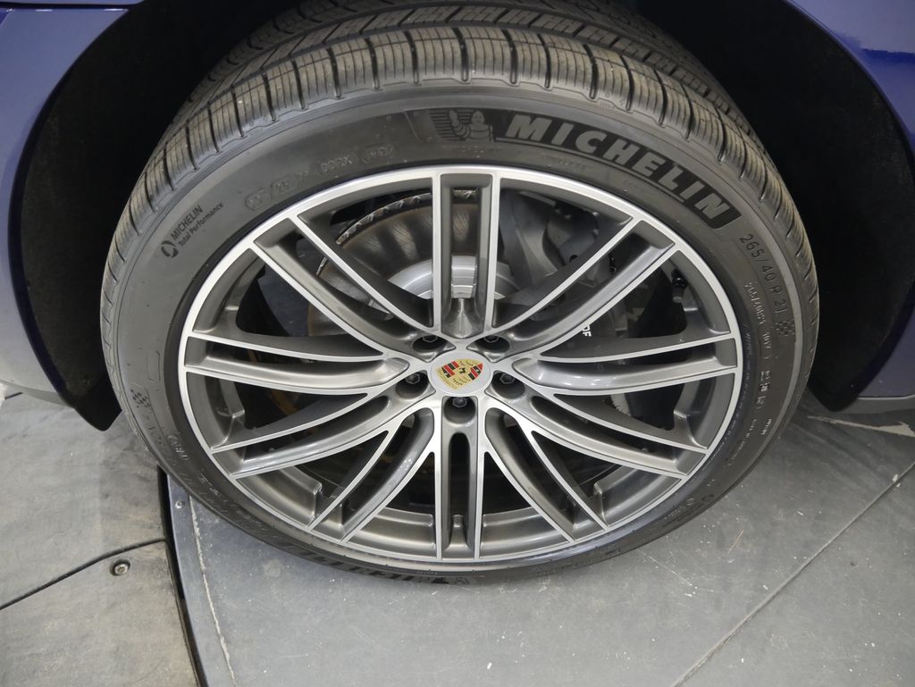 Thumbnail: 2026 Porsche Macan - 13