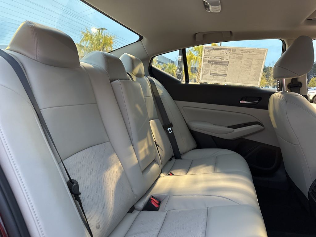 2025 Garnet Pearl Metallic Nissan Altima 2.5 SL FWD Sedan