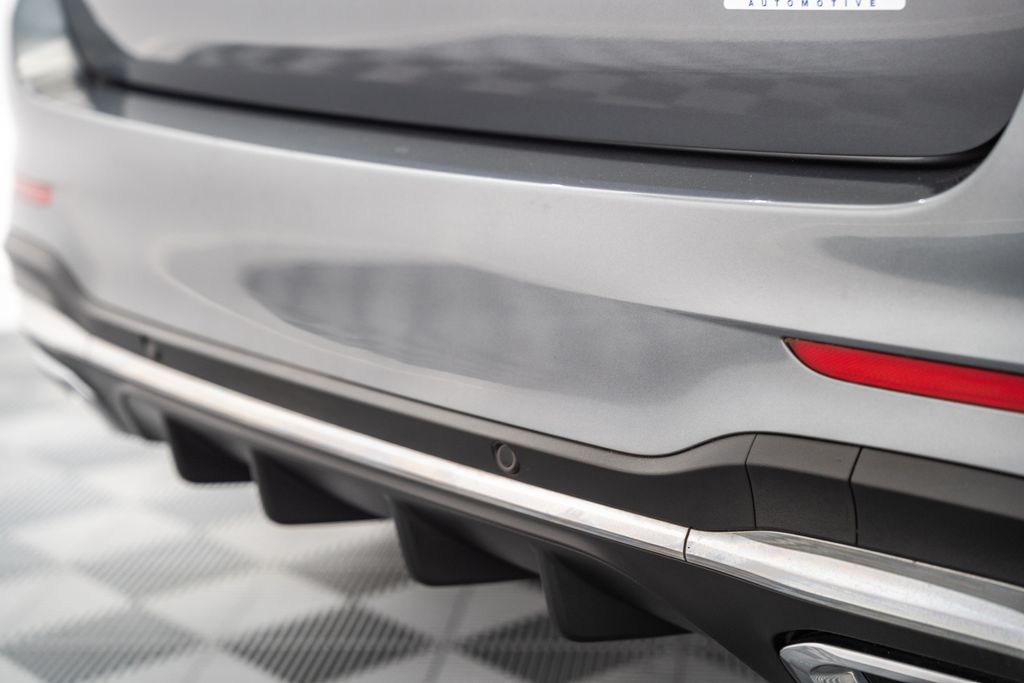 Mercedes-BenzGLC9