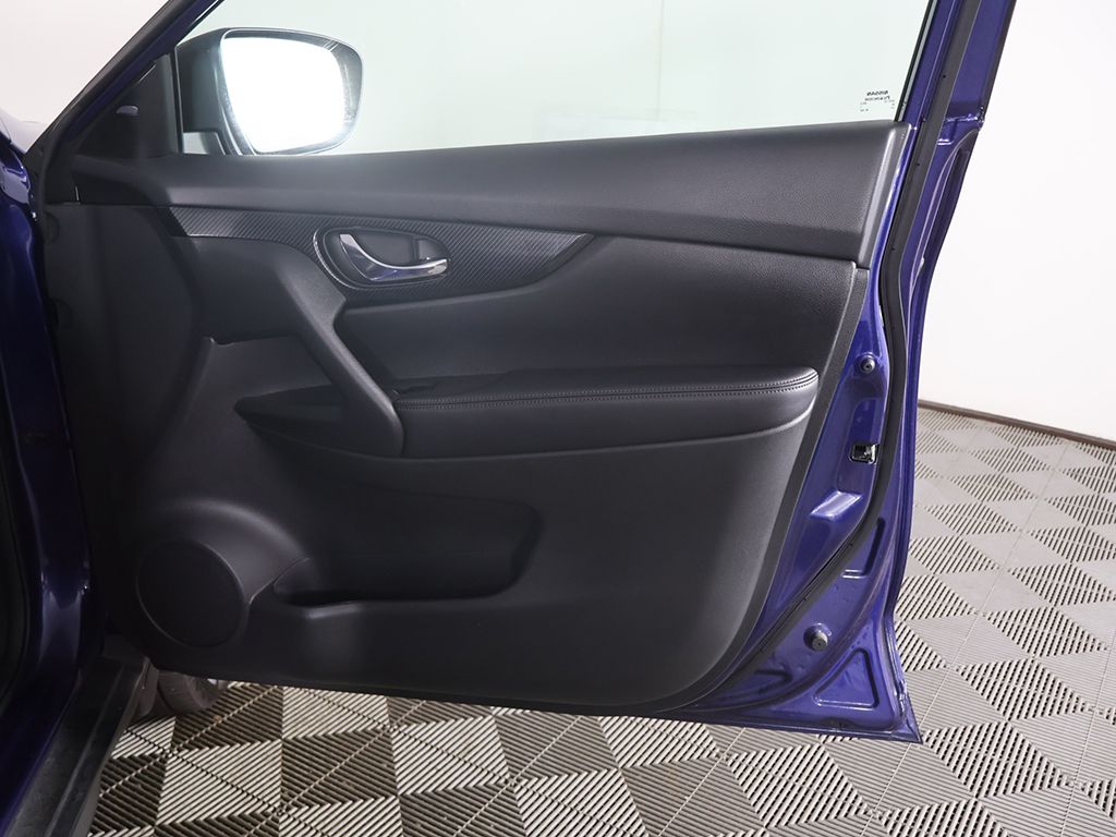 Used 2018 Blue Nissan SL image 22