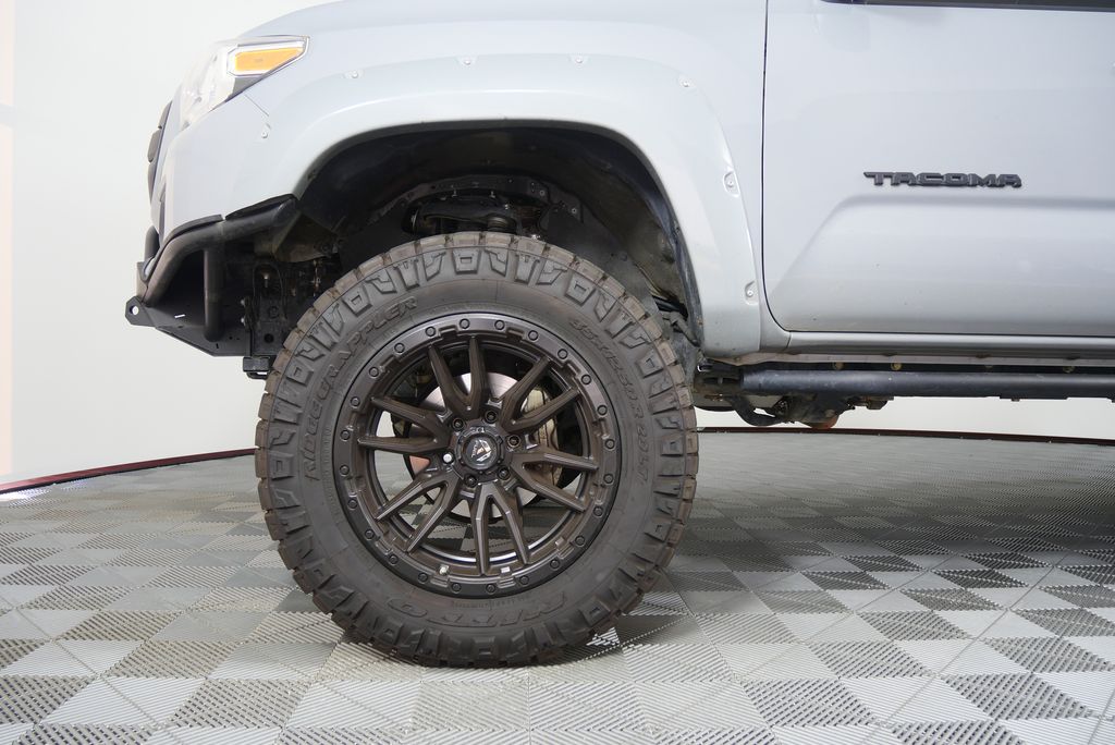 Thumbnail: 2021 Toyota Tacoma - 8